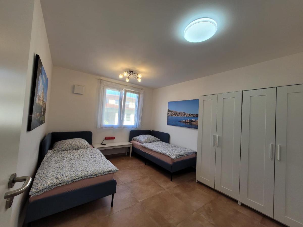 Pension Chen Mit 2 Schlafzimmern, Ebk, Separat Balkon Griesstatt ภายนอก รูปภาพ